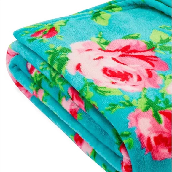 Betsey Johnson Ultra Soft Plush Twin Blanket - Picture 2 of 3